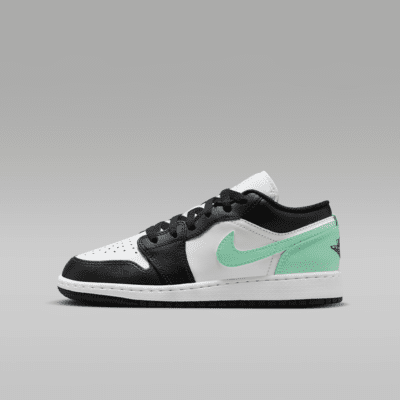 Black and white jordans low top outlet